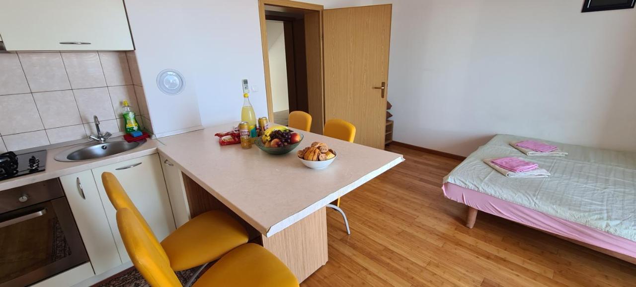 Apartmani Gizela Donji Seget Exterior photo