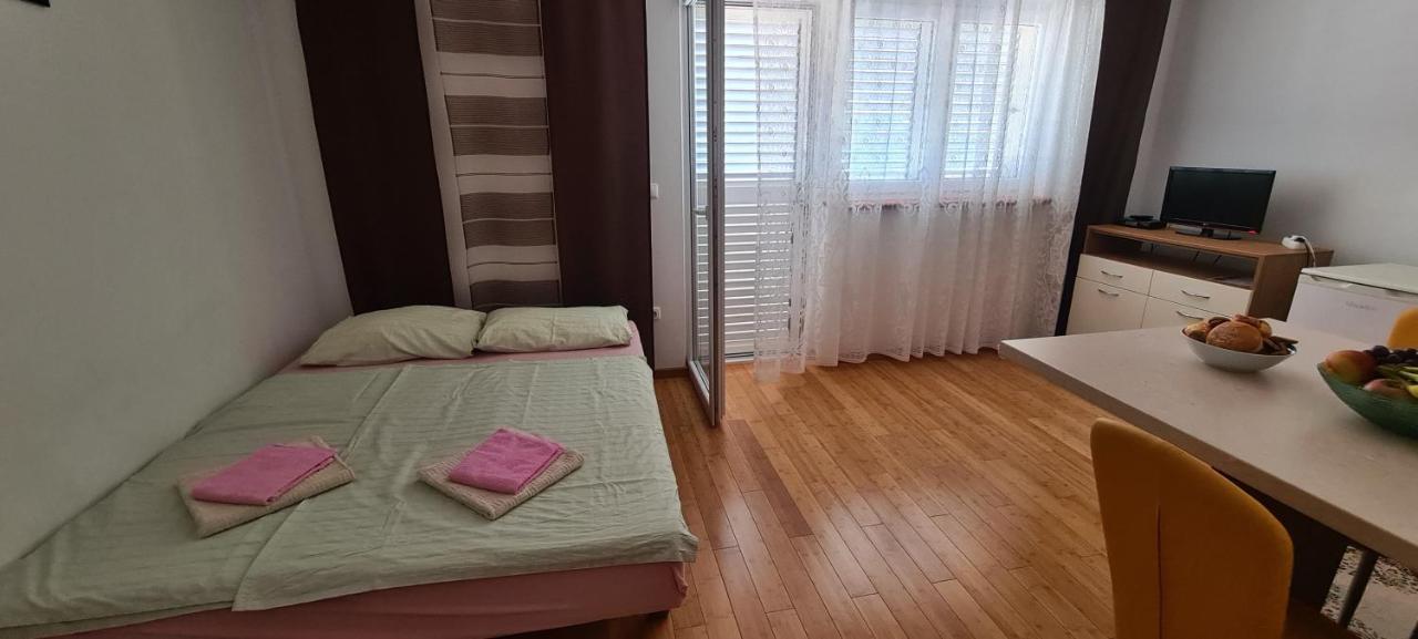 Apartmani Gizela Donji Seget Exterior photo