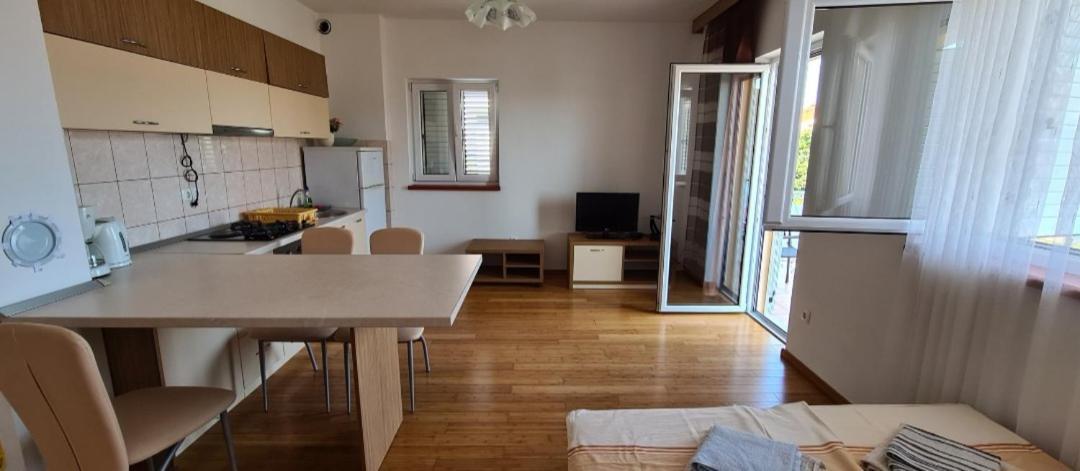 Apartmani Gizela Donji Seget Room photo